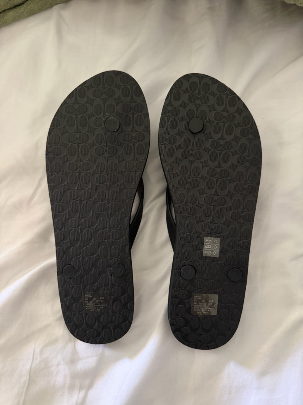 Coach - Badlands Floral - Black White - Flip Flops - Shoes - Womens Size 9 - NWT - Picture 2 of 2